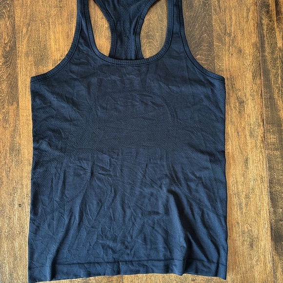 Lululemon tank. - Picture 2 of 7